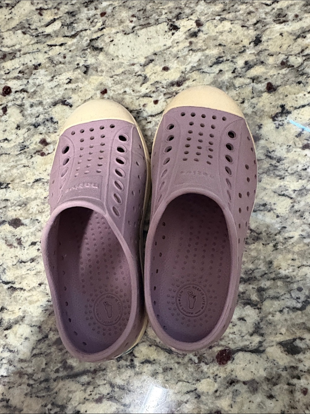Native Little Kids Jefferson Slip-On in Mauve with Cream Toe